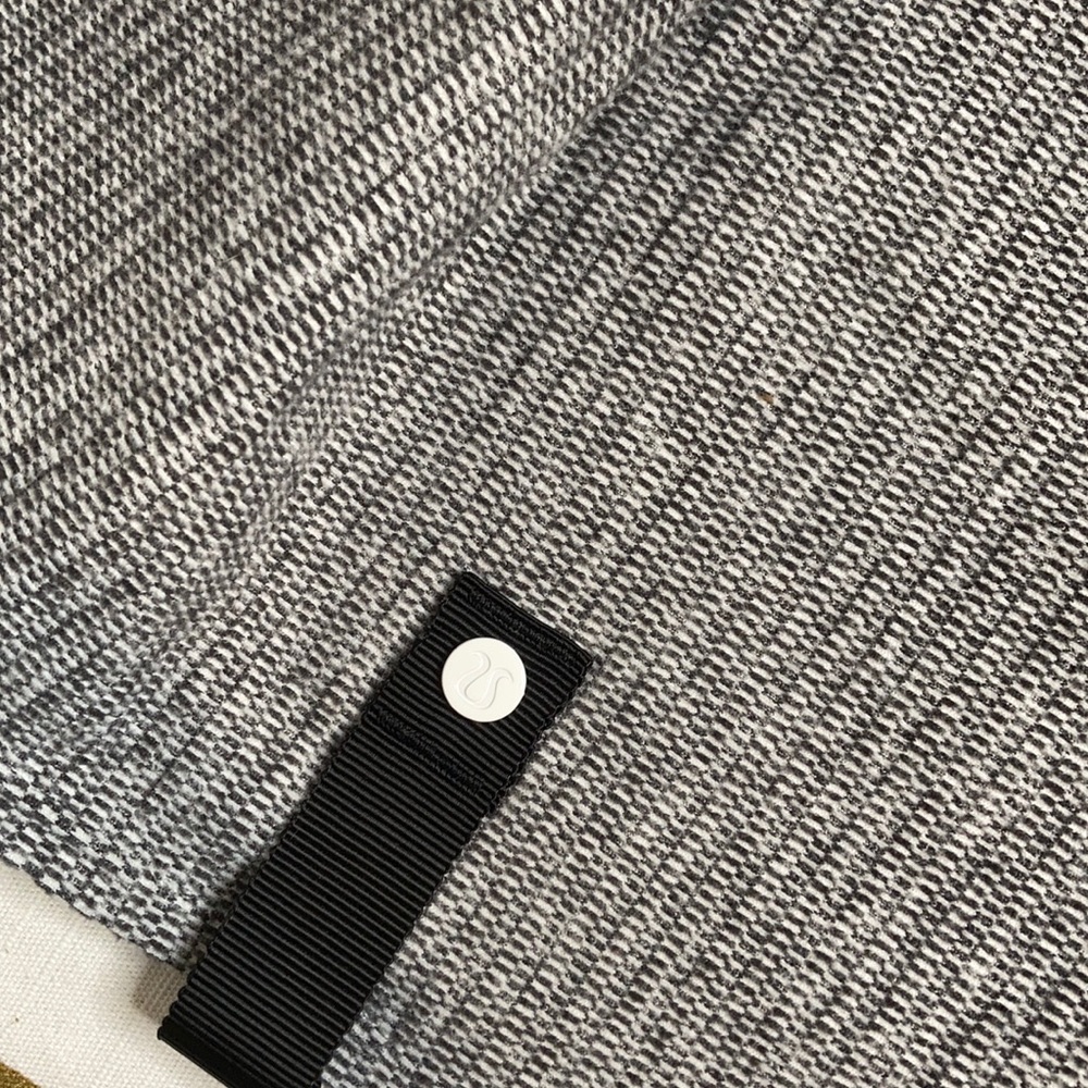 SOLD Lululemon Vinyasa Scarf - Picture 4 of 5